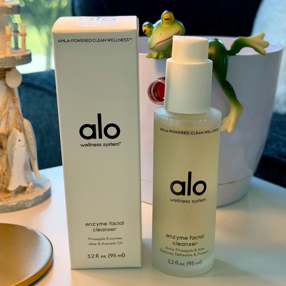 ALO Yoga System Enzyme Facial Cleanser - Picture 6 of 14